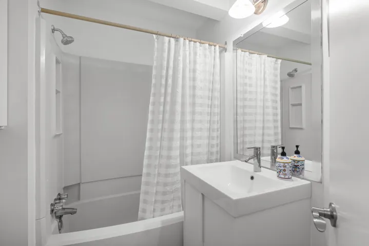 Full bath with shower / tub combo and vanity