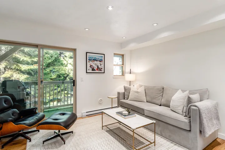 Living area with recessed lighting, light wood finished floors, baseboard heating, and baseboards
