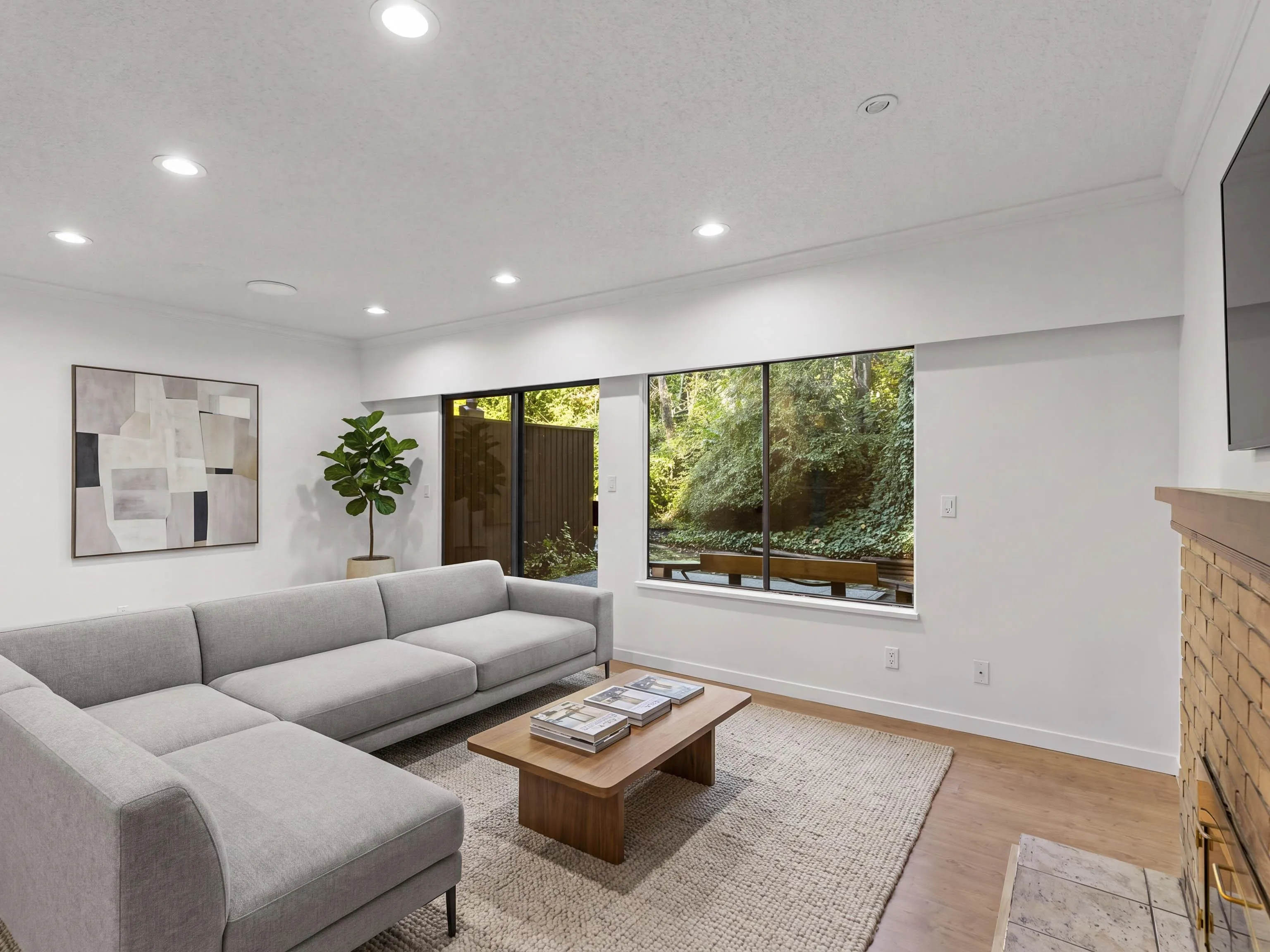 1996 Purcell Way, North Vancouver, BC V7J 3K3