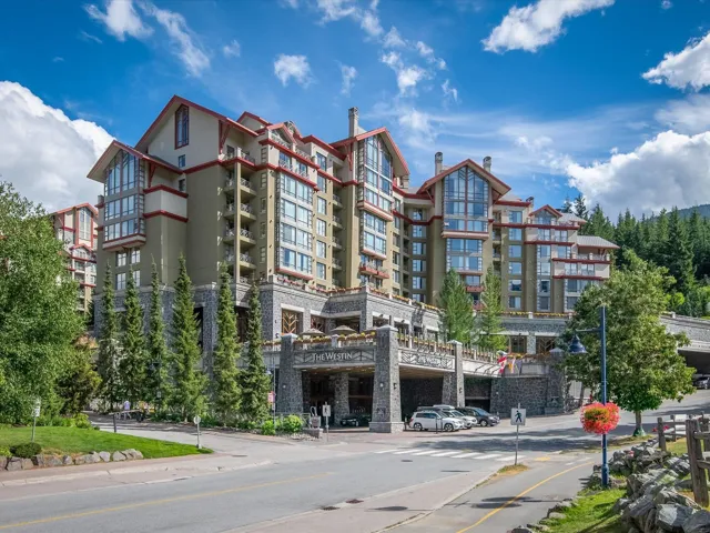 View of apartment building / complex