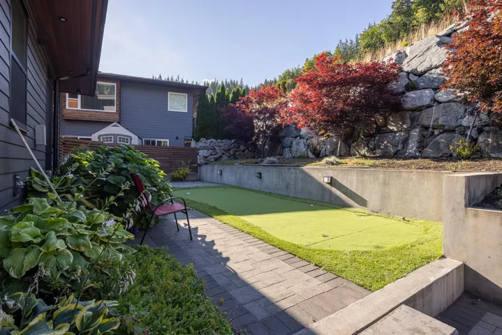 View of yard featuring an area to practice putting