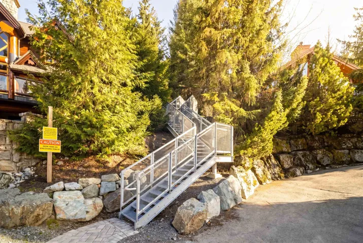 Strata manages the ski home trail in peak season. It is within 30 meters to the house.