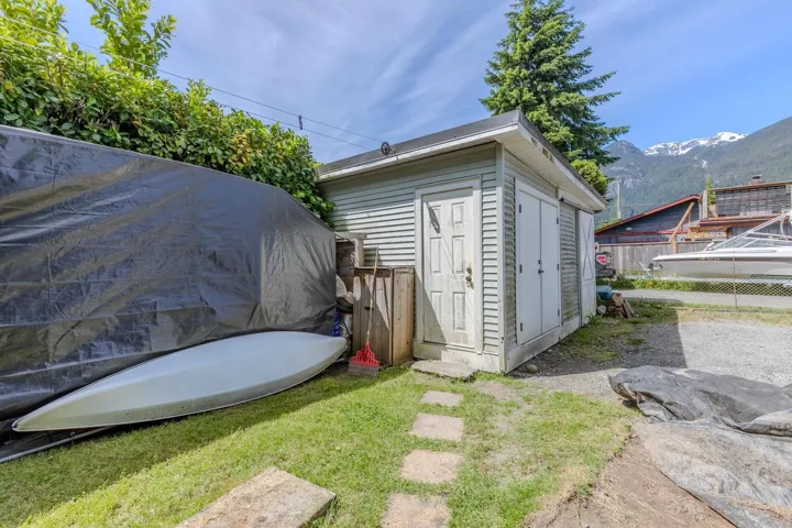 Storage shed on concrete pad and can be removed