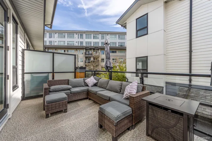 Balcony with an outdoor hangout area
