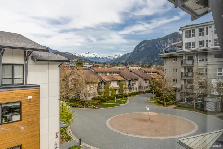 View of property's community featuring a mountain view