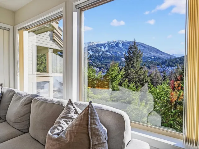 Sitting room with a mountain view