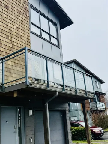View of side of home