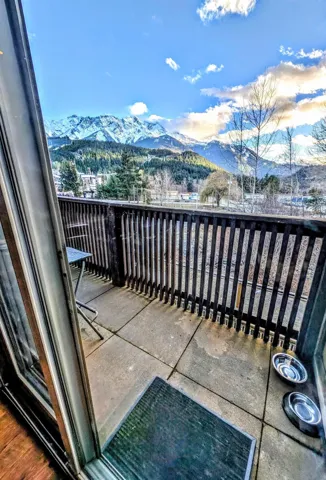Balcony featuring a mountain view