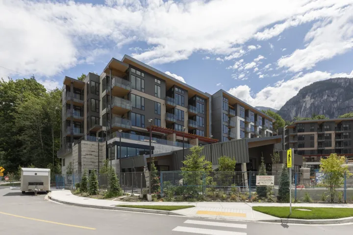 View of apartment building / complex featuring a mountain view
