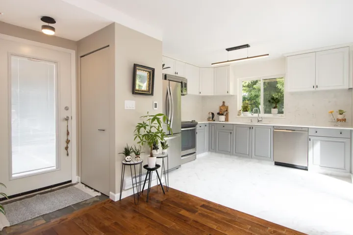Kitchen with stainless steel appliances, a sink, light wood-style floors, light countertops, and gray cabinets