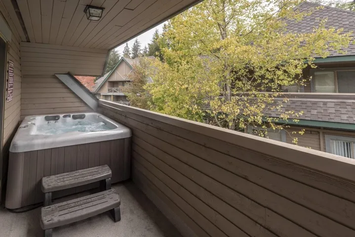 Private hot tub