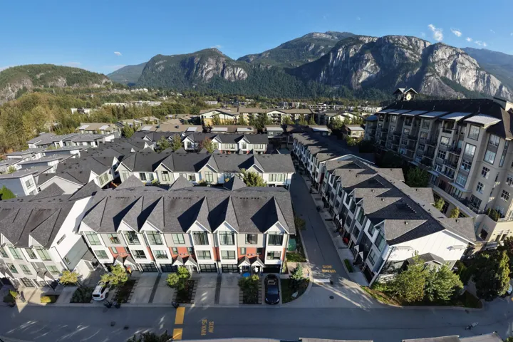 Aerial view of property and surrounding area featuring mountains