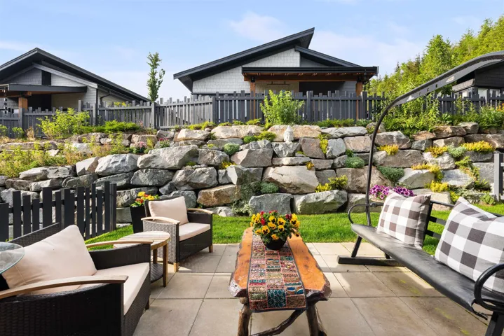 View of patio / terrace featuring an outdoor living space