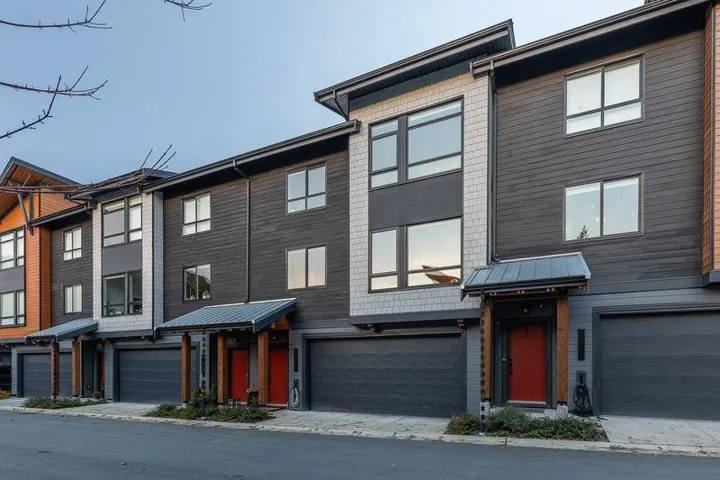 Contemporary house featuring an attached garage