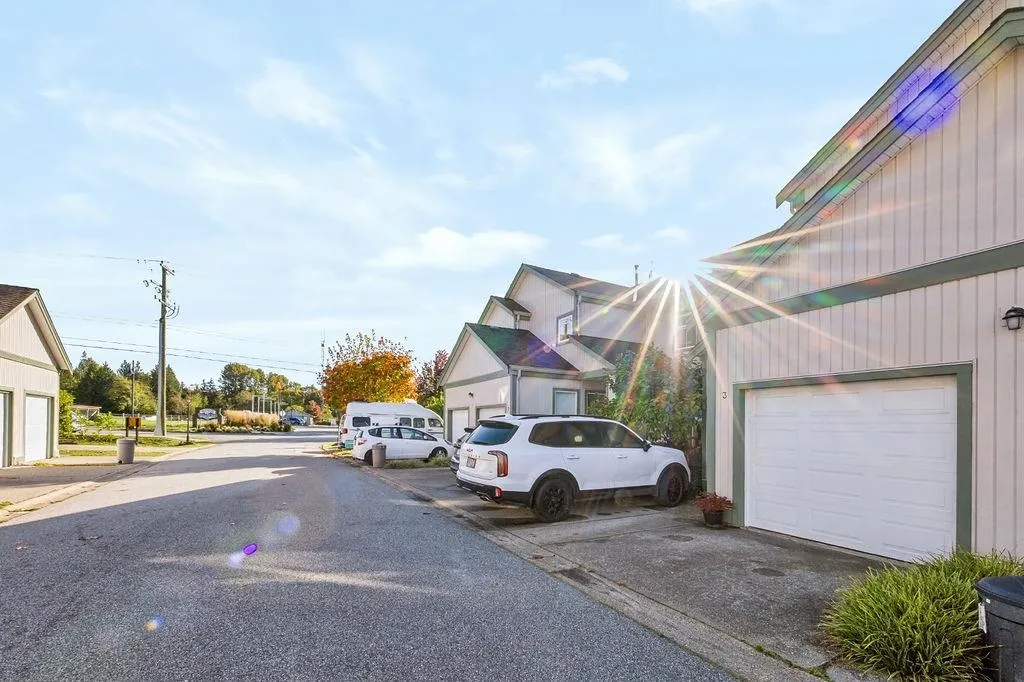 3 735 Park Road, Gibsons, BC V0N 1V7