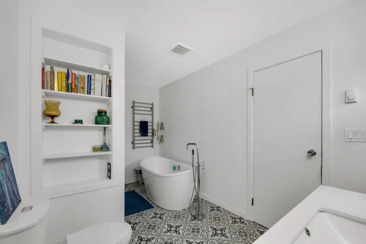 Fully reovated bathroom upstairs