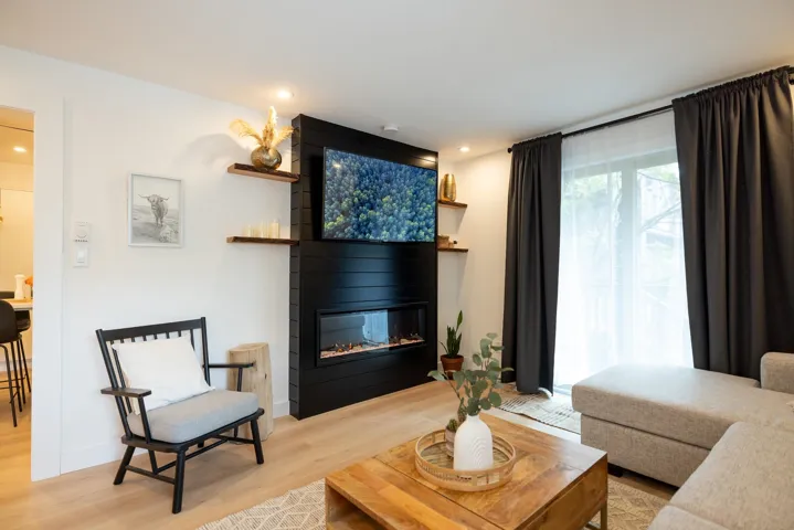 Living area featuring recessed lighting, a fireplace, light wood-type flooring, and baseboards