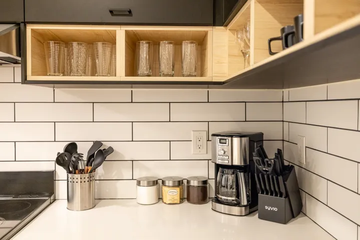 Room details with tasteful backsplash