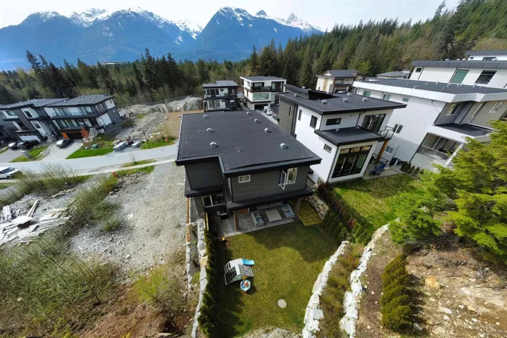 Bird's eye view featuring a forest view and a mountain view