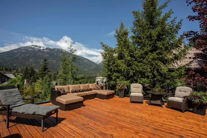 Deck featuring a mountain view and outdoor lounge area