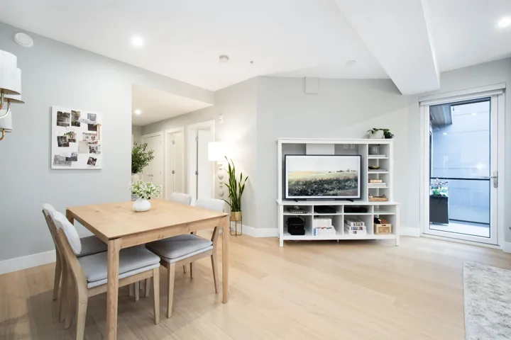 Dining room featuring recessed lighting, light wood-style flooring, and baseboards