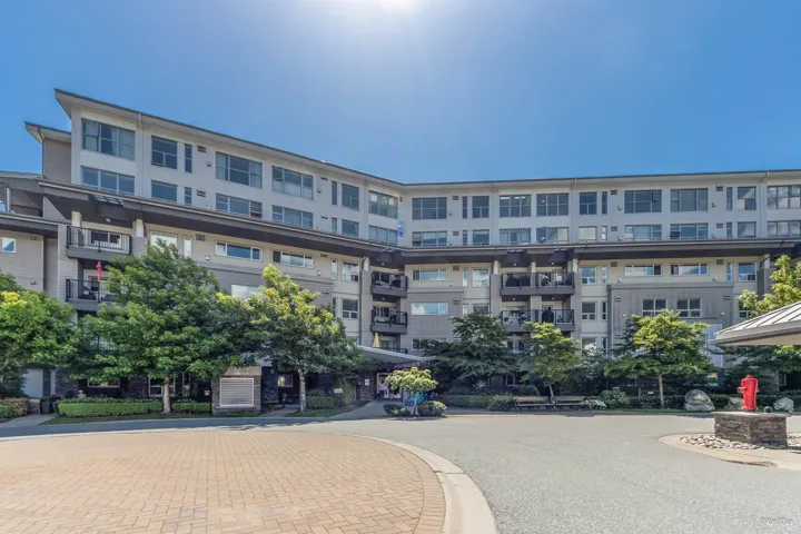 View of apartment building / complex