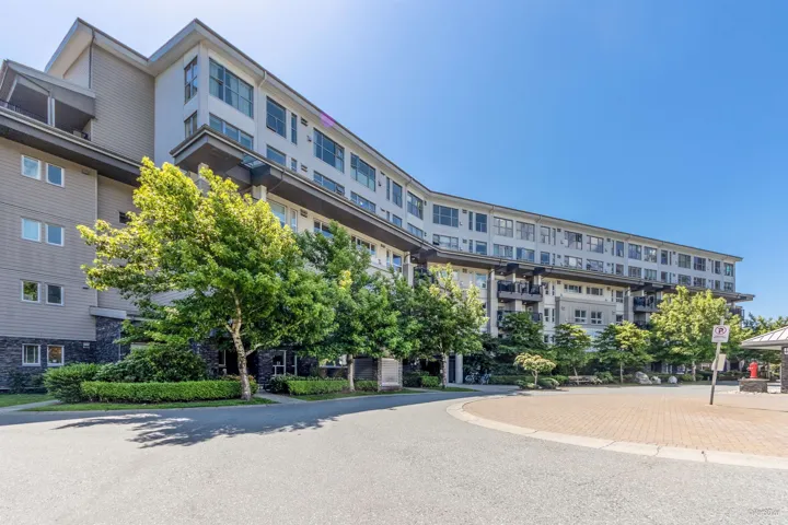 View of apartment building / complex