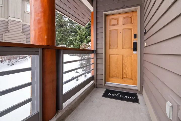 Property entrance featuring a balcony