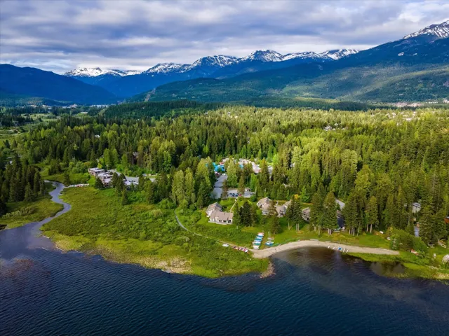 Bird's eye view of a water and mountain view
