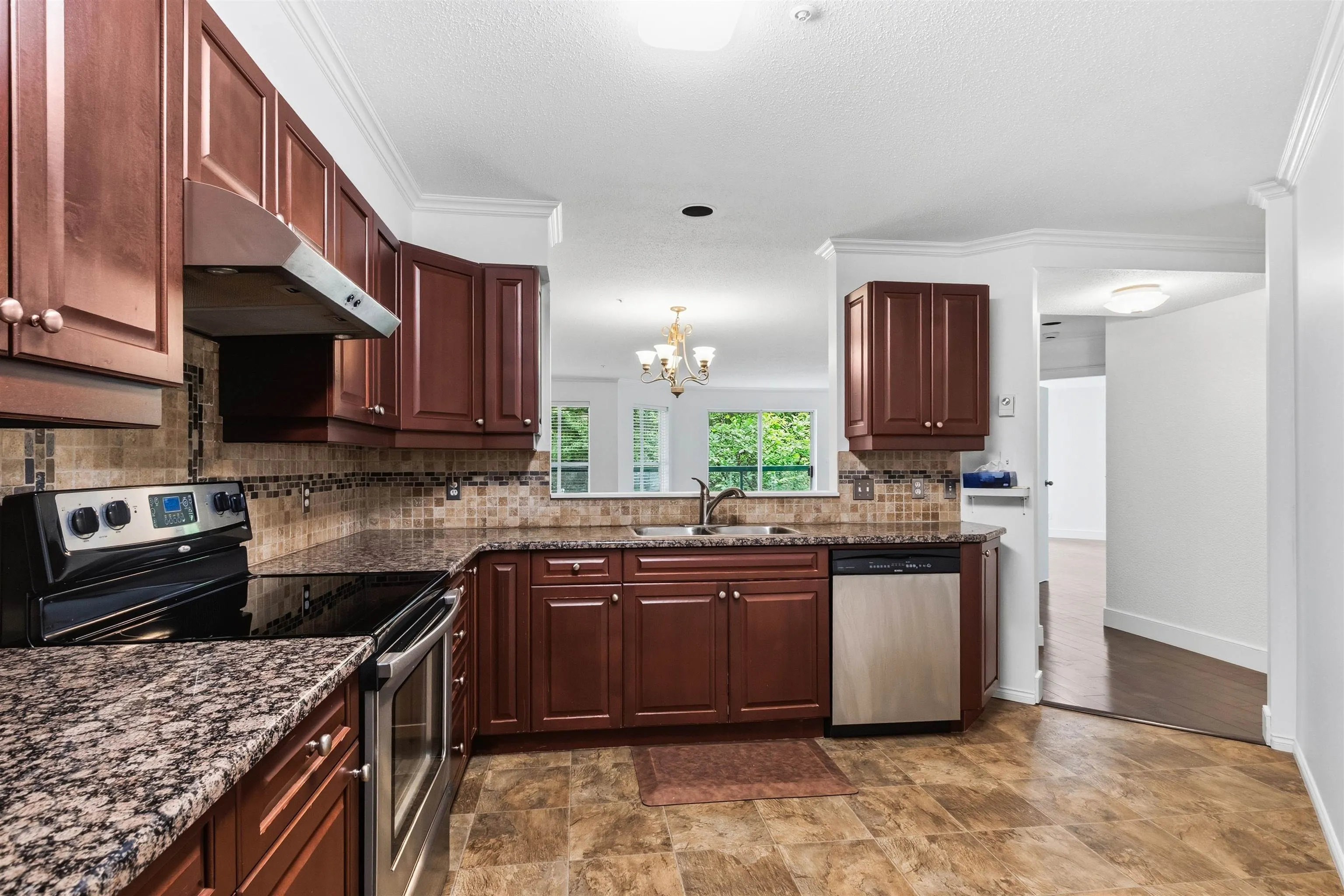 204 5656 Halley Avenue, Burnaby, BC V5H 2P8