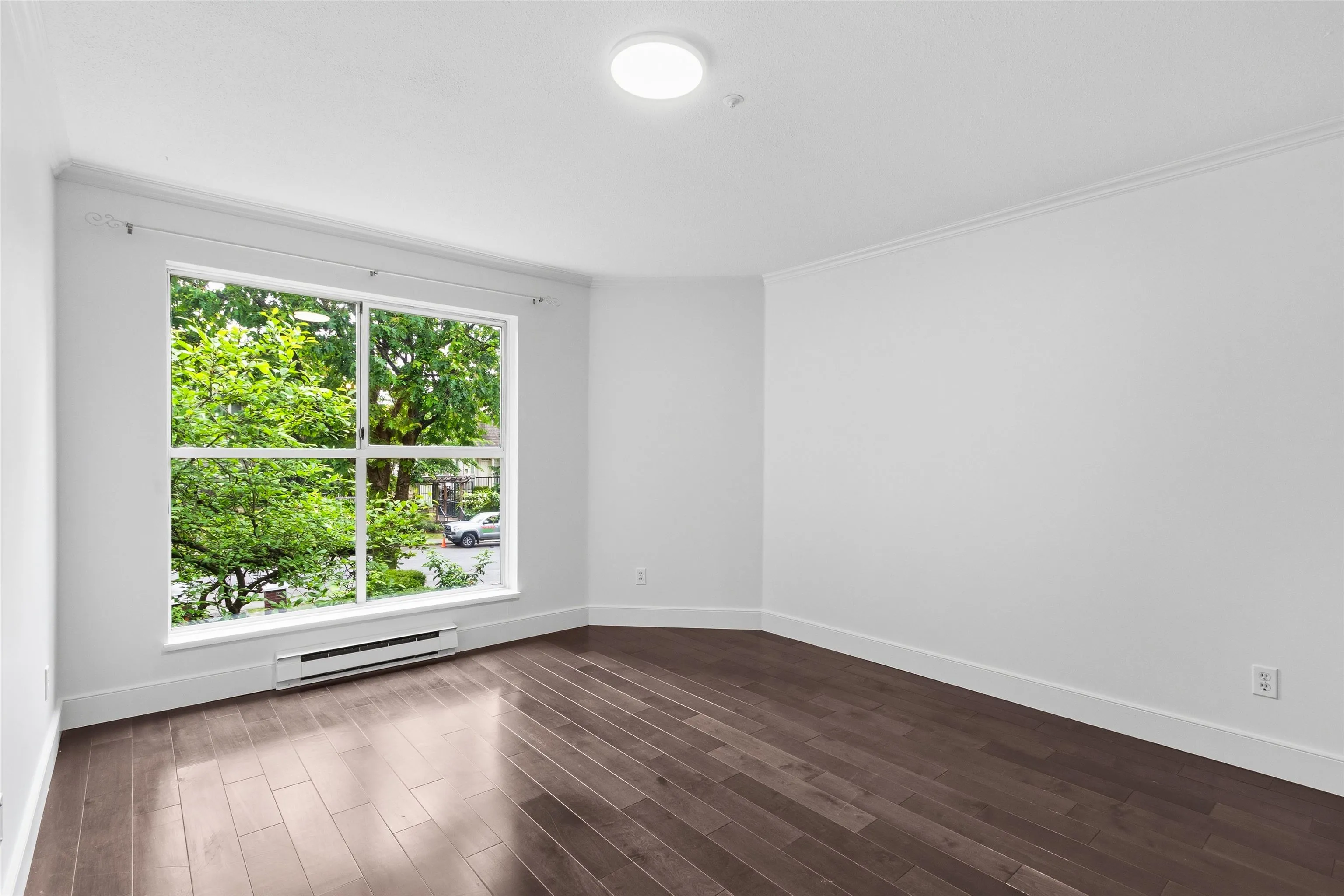 204 5656 Halley Avenue, Burnaby, BC V5H 2P8