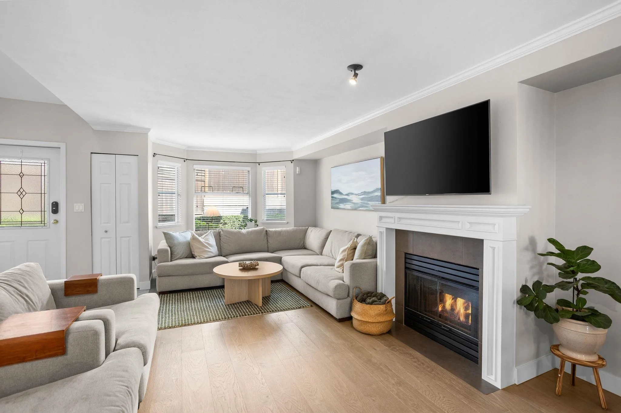 7 245 E 5th Street, North Vancouver, BC V7L 1L8
