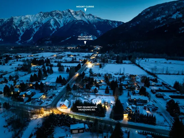 Snowy aerial view featuring a mountain view