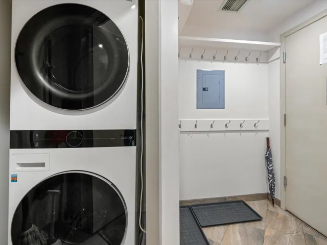 Mudroom, washer and dryer