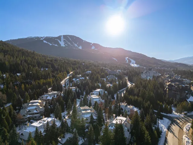 Aerial view of property and surrounding area with mountains