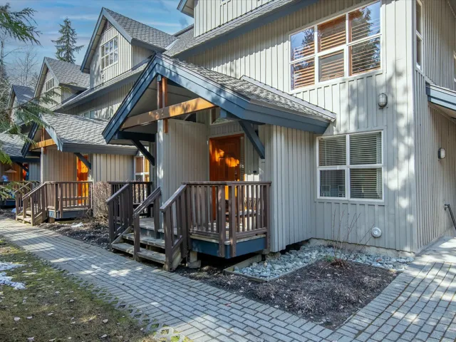 View of front facade featuring a shingled roof