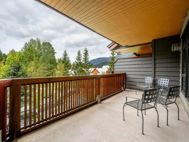 Balcony featuring outdoor dining space