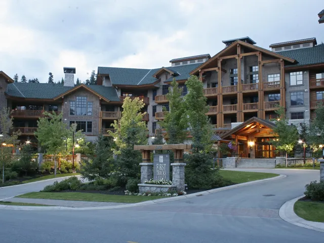 View of apartment building / complex