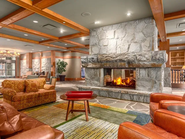 Lobby with beam ceiling and coffered ceiling
