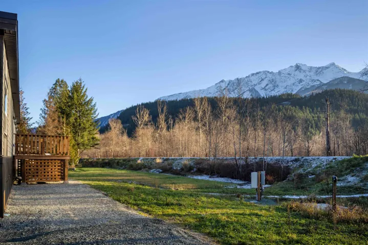Enjoy mountain views and privacy.
