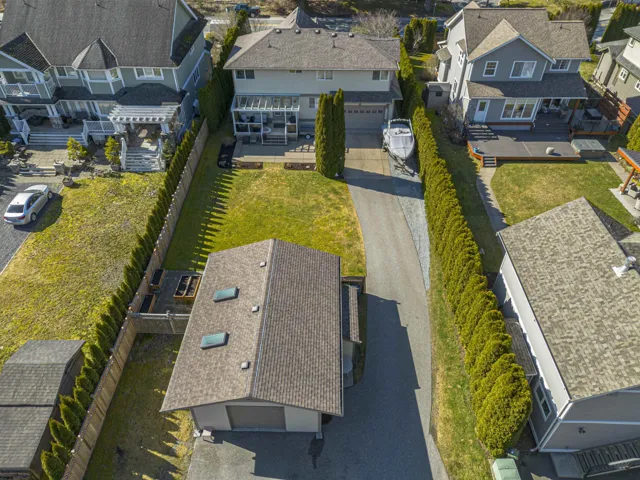 Birds eye view of property featuring a residential view