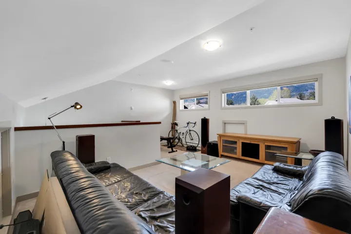 Loft space located on Floor 3