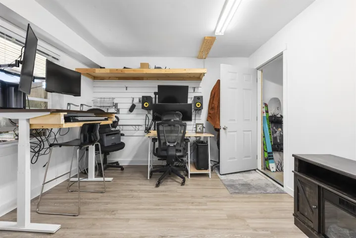 Great designated space for work from home office or health/wellness practitioner to see clients. Direct access to Britannia Ave. Easily removable wall if more garage / storage space is desired