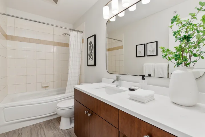 Full bath with shower / bath combo, toilet, and vanity