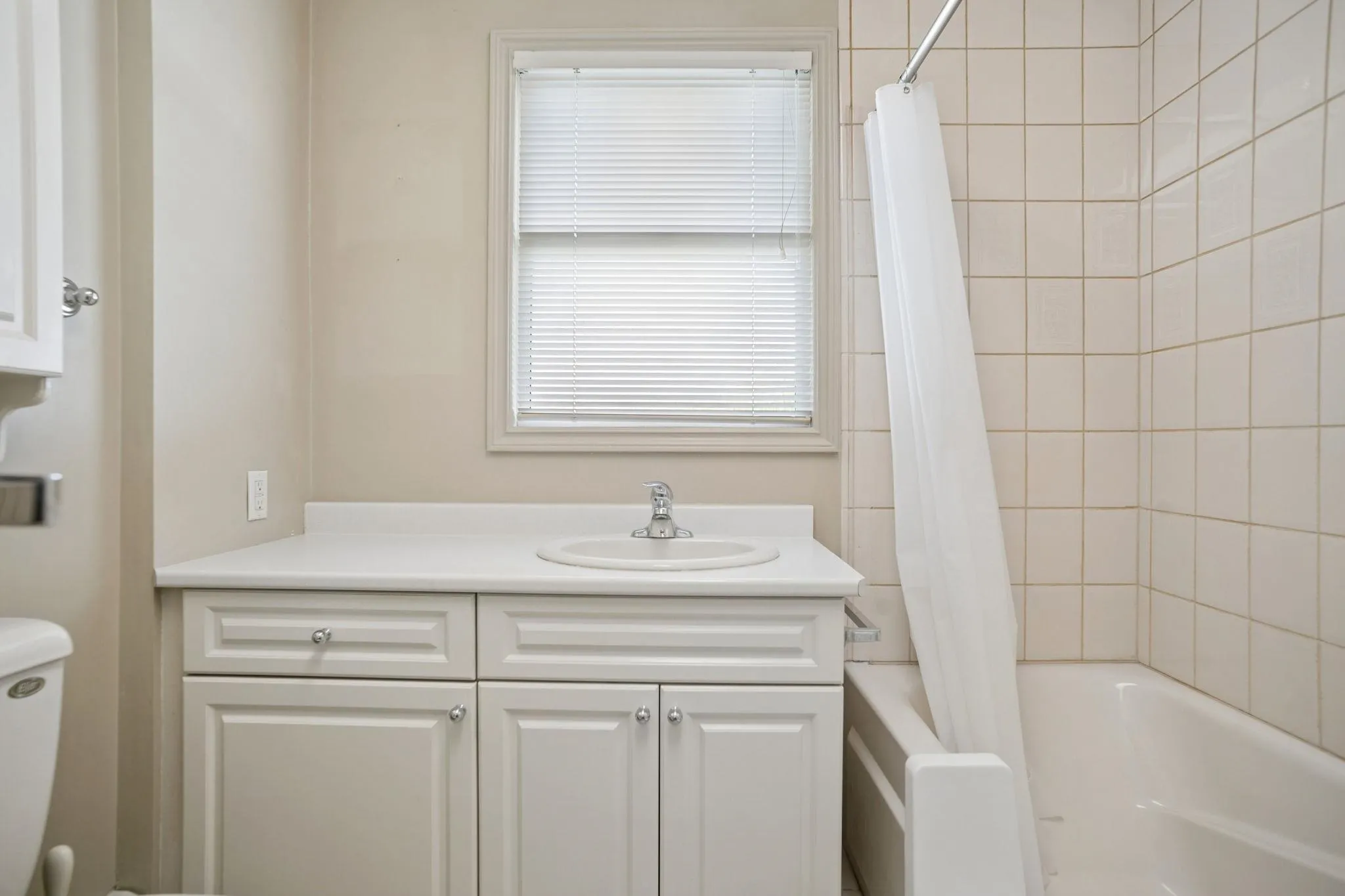657 E Keith Road, North Vancouver, BC V7L 1W4