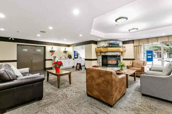 Building lobby with recessed lighting