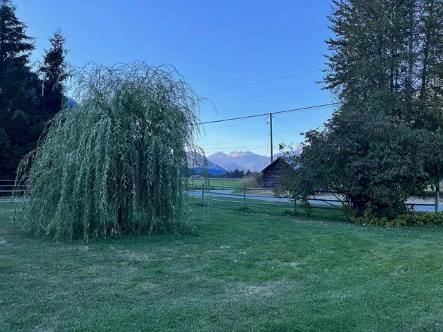 View of yard with fence and a mountain view
