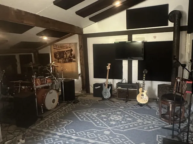 Living area with lofted ceiling