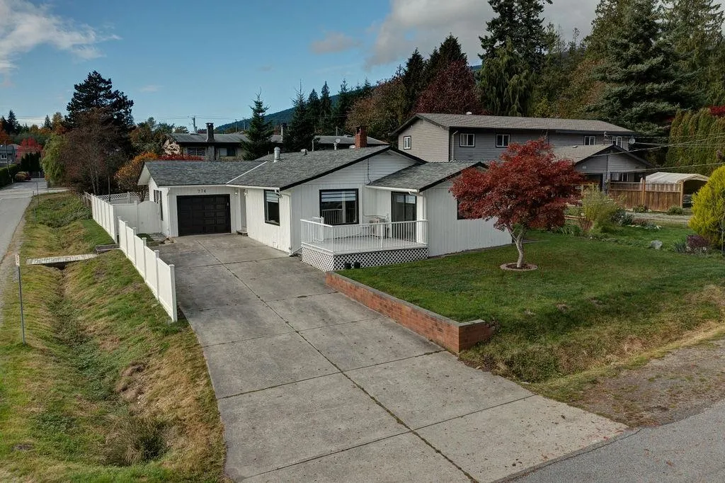 776 Seacot Way, Gibsons, BC V0N 1V9
