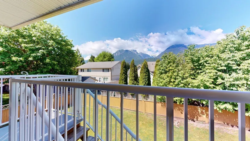 Balcony featuring a mountain view